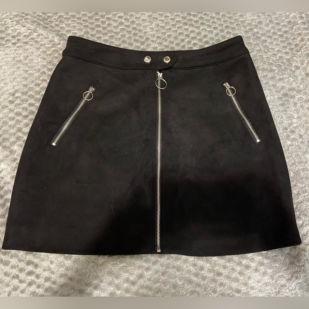 Forever 21 suede black mini skirt sz m euc zip up slim fit